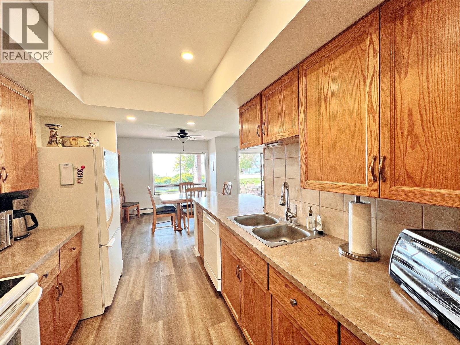102 4340A Beach Avenue, Peachland