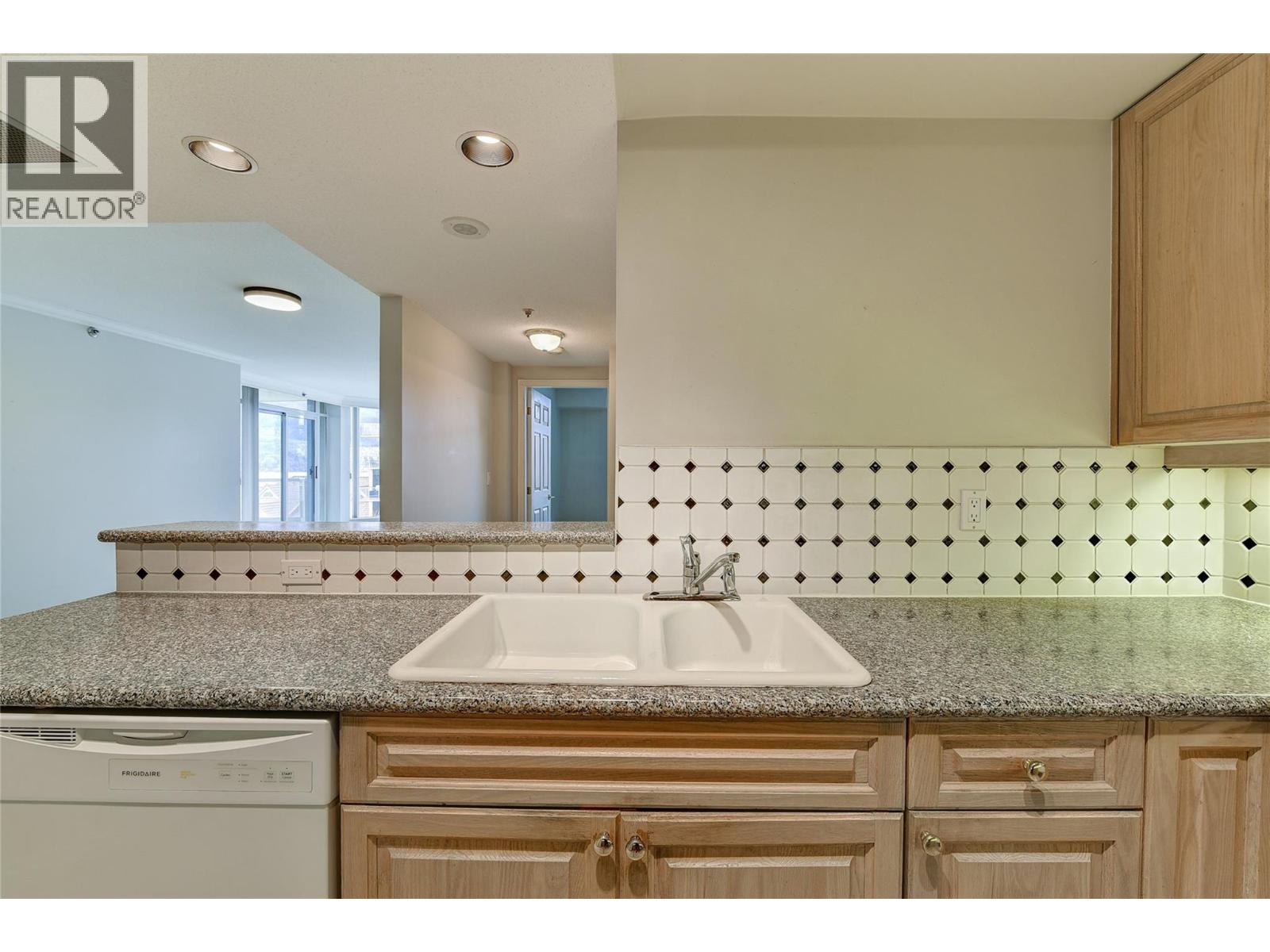 606 1152 Sunset Drive, Kelowna