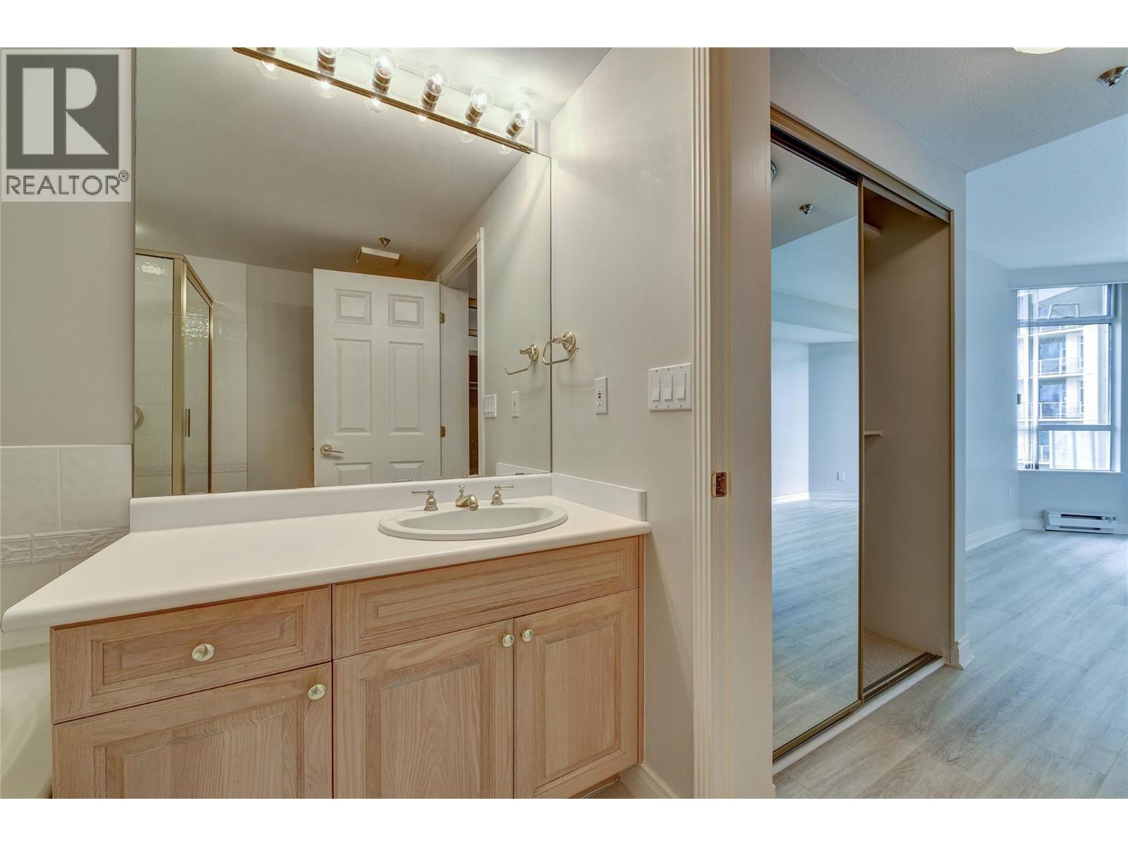 606 1152 Sunset Drive, Kelowna