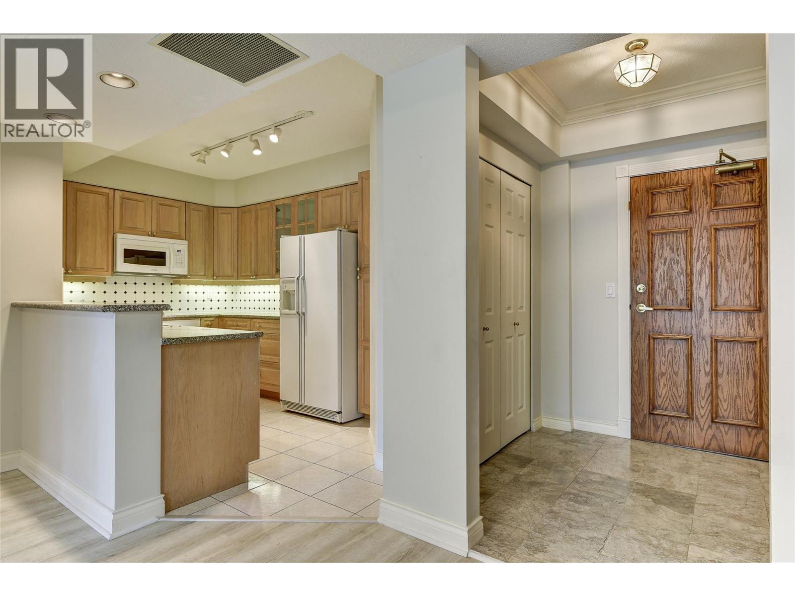 606 1152 Sunset Drive, Kelowna