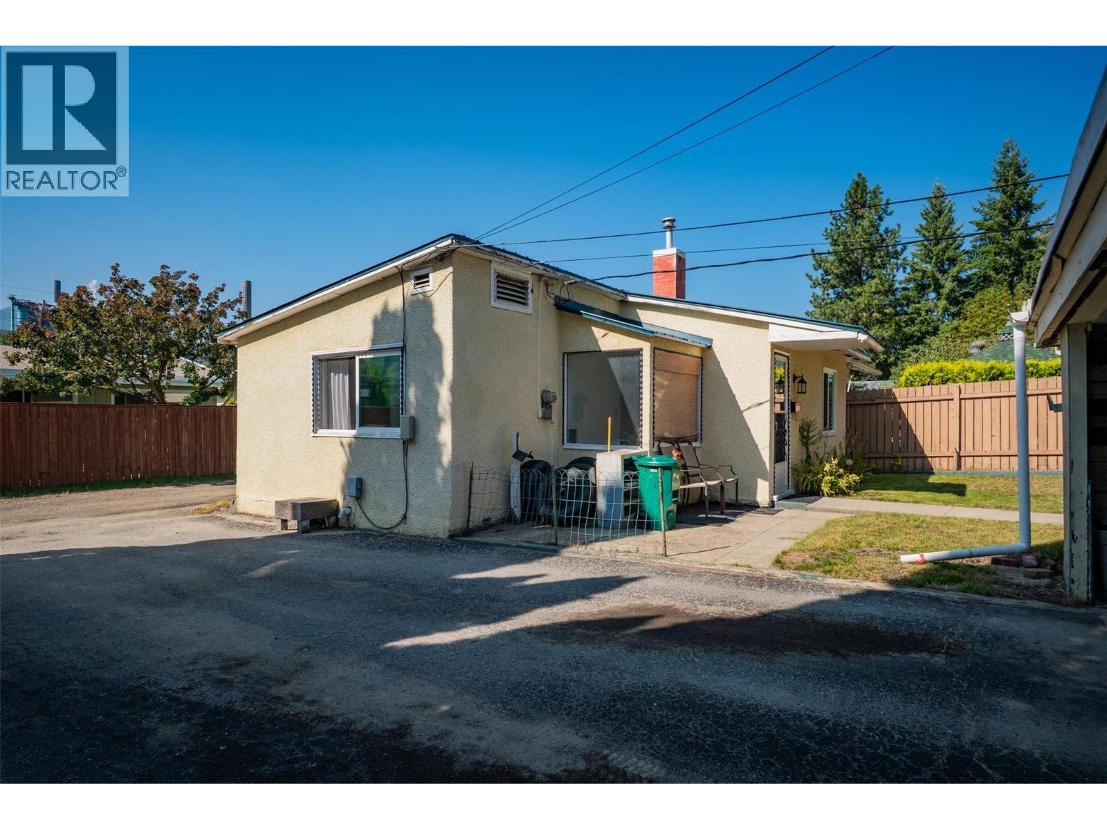 1338 Third Avenue, Trail