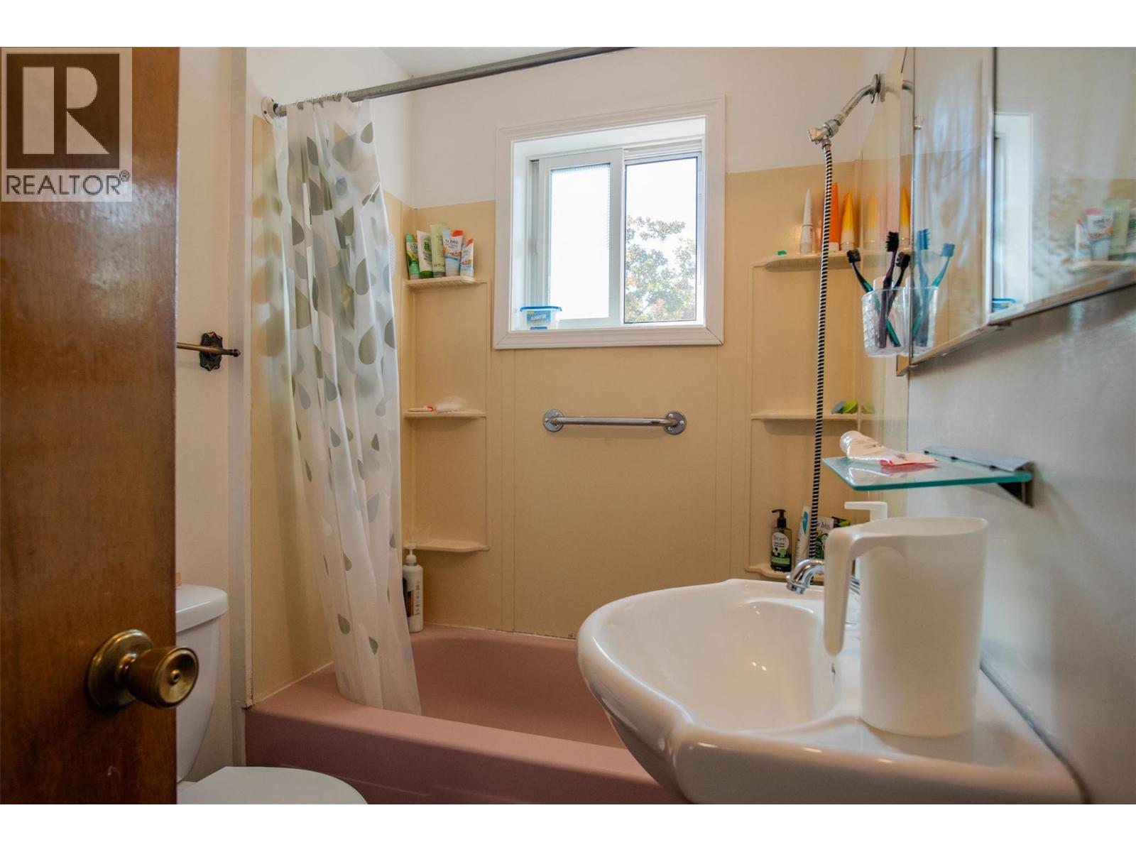 1338 Third Avenue, Trail