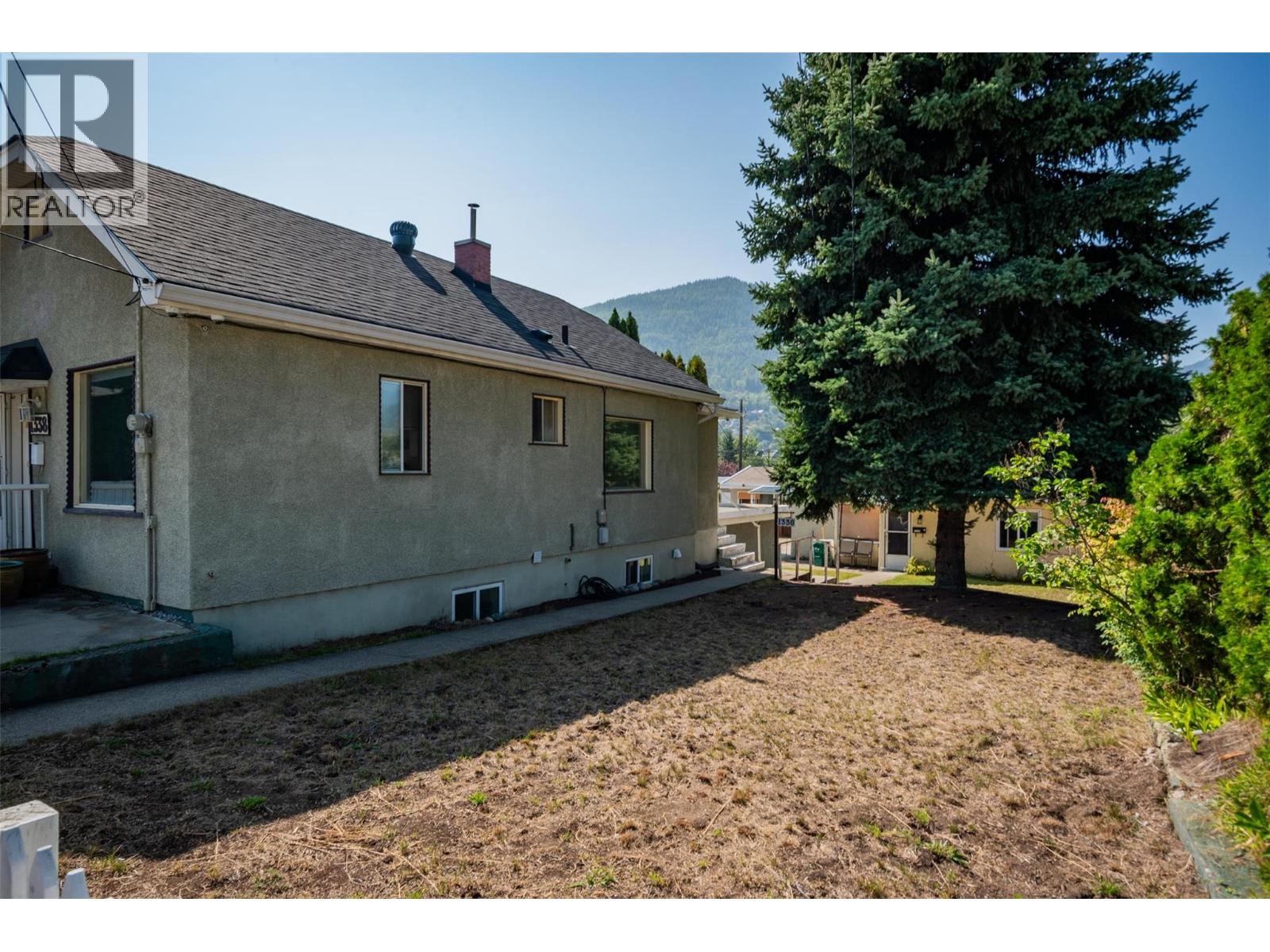 1338 Third Avenue, Trail