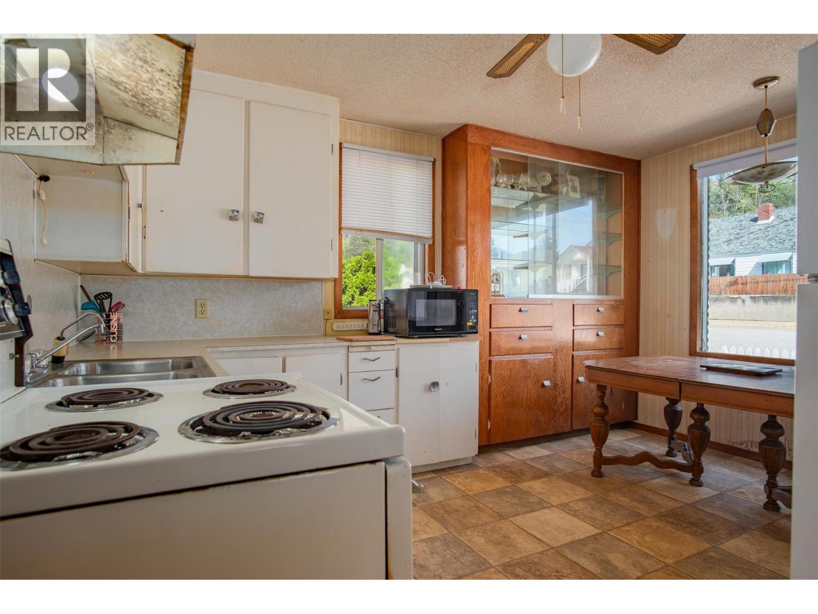 1338 Third Avenue, Trail