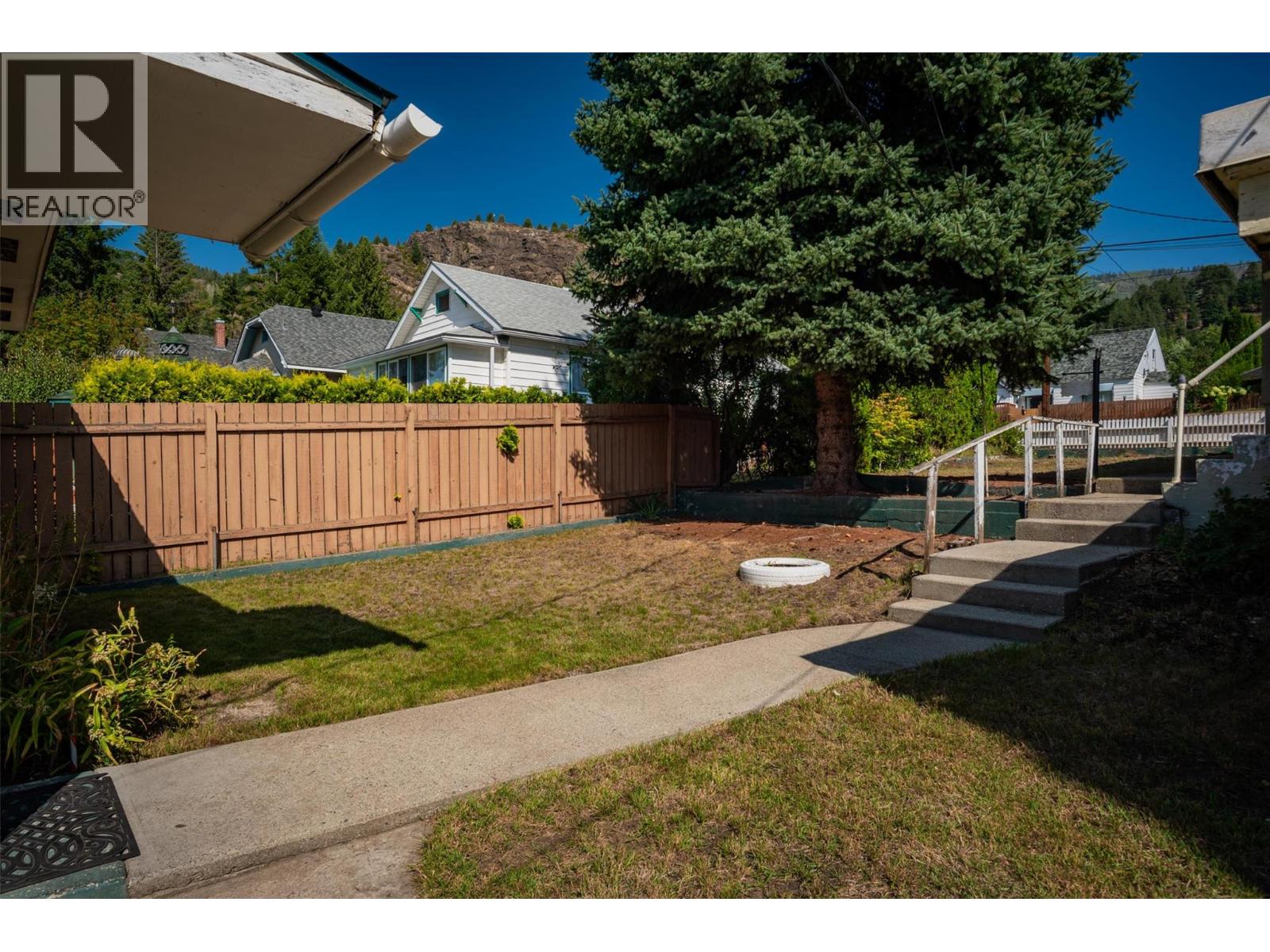 1338 Third Avenue, Trail