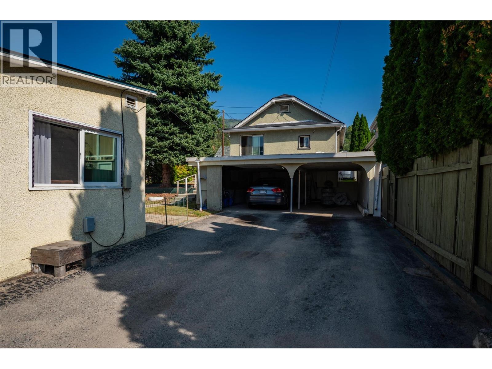 1338 Third Avenue, Trail