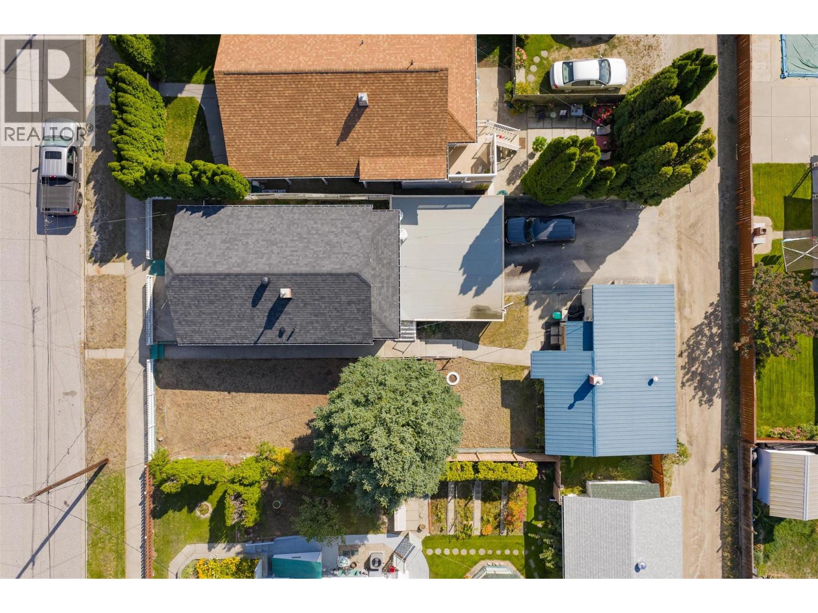 1338 Third Avenue, Trail