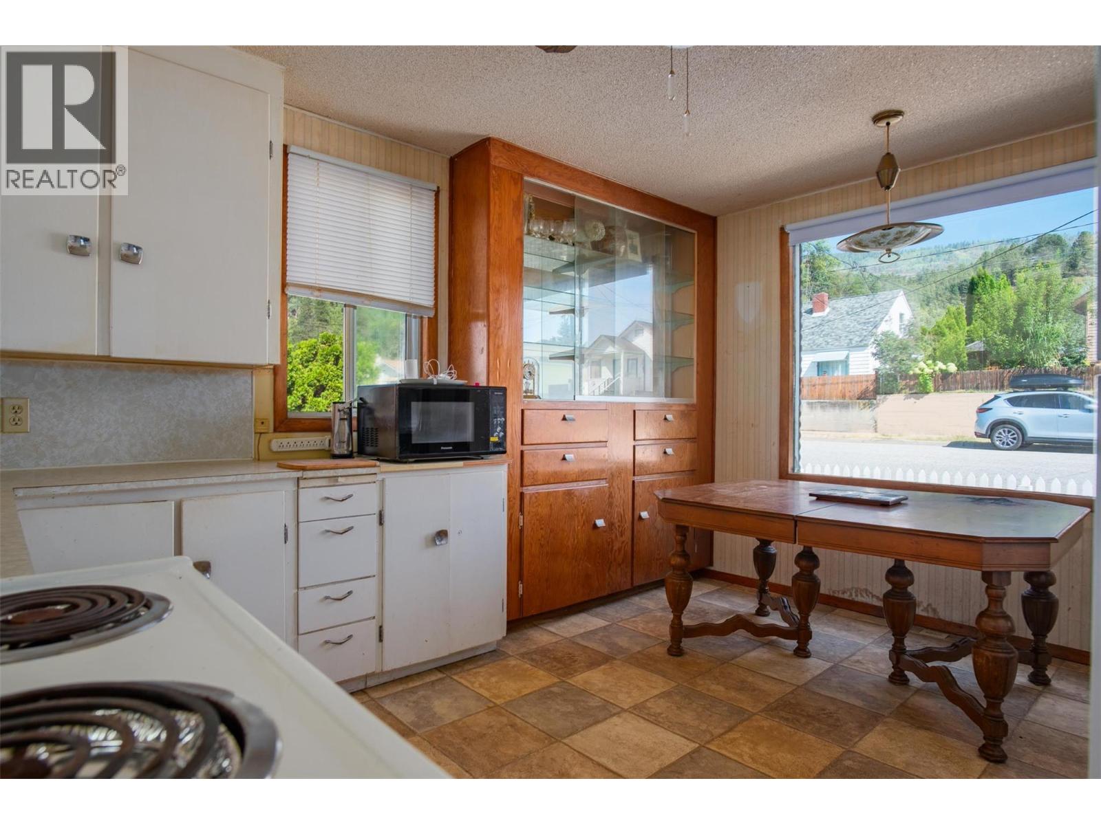 1338 Third Avenue, Trail