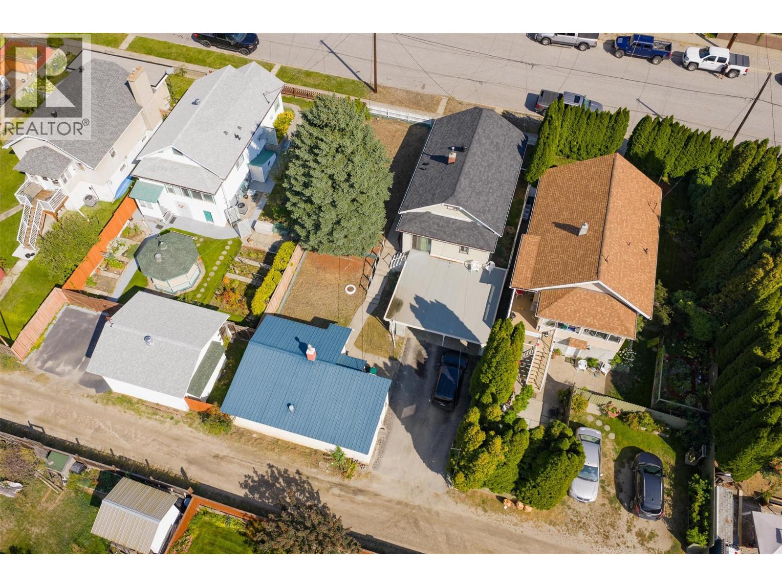1338 Third Avenue, Trail