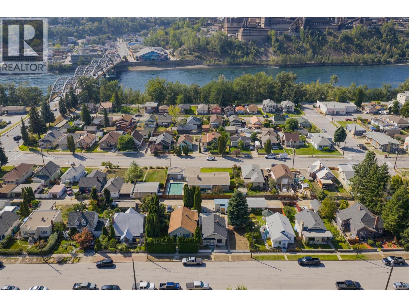 1338 Third Avenue, Trail