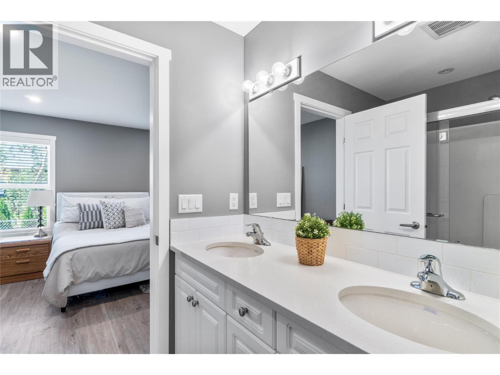 728 Elderberry Walk, Sicamous