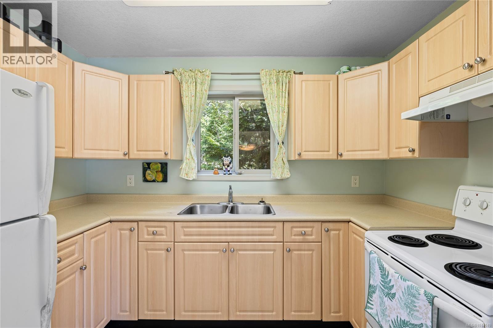 3122 Dolphin Dr, Nanoose Bay
