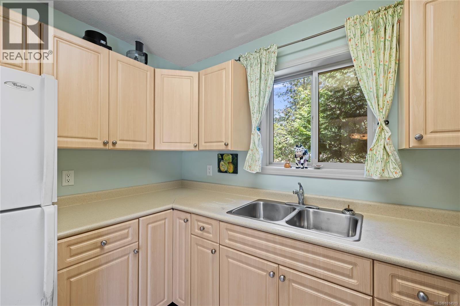 3122 Dolphin Dr, Nanoose Bay