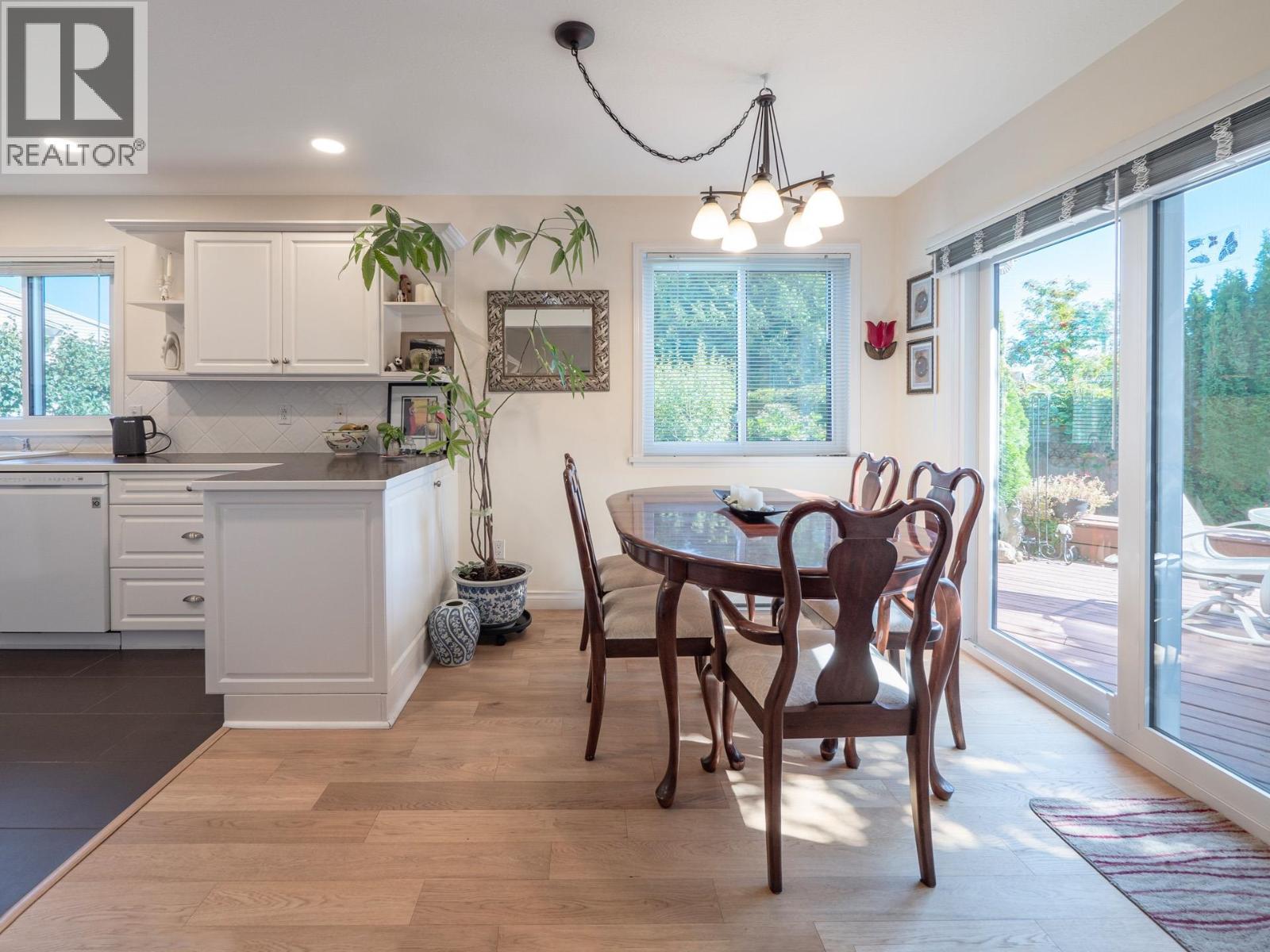 10 765 SCHOOL ROAD, Gibsons