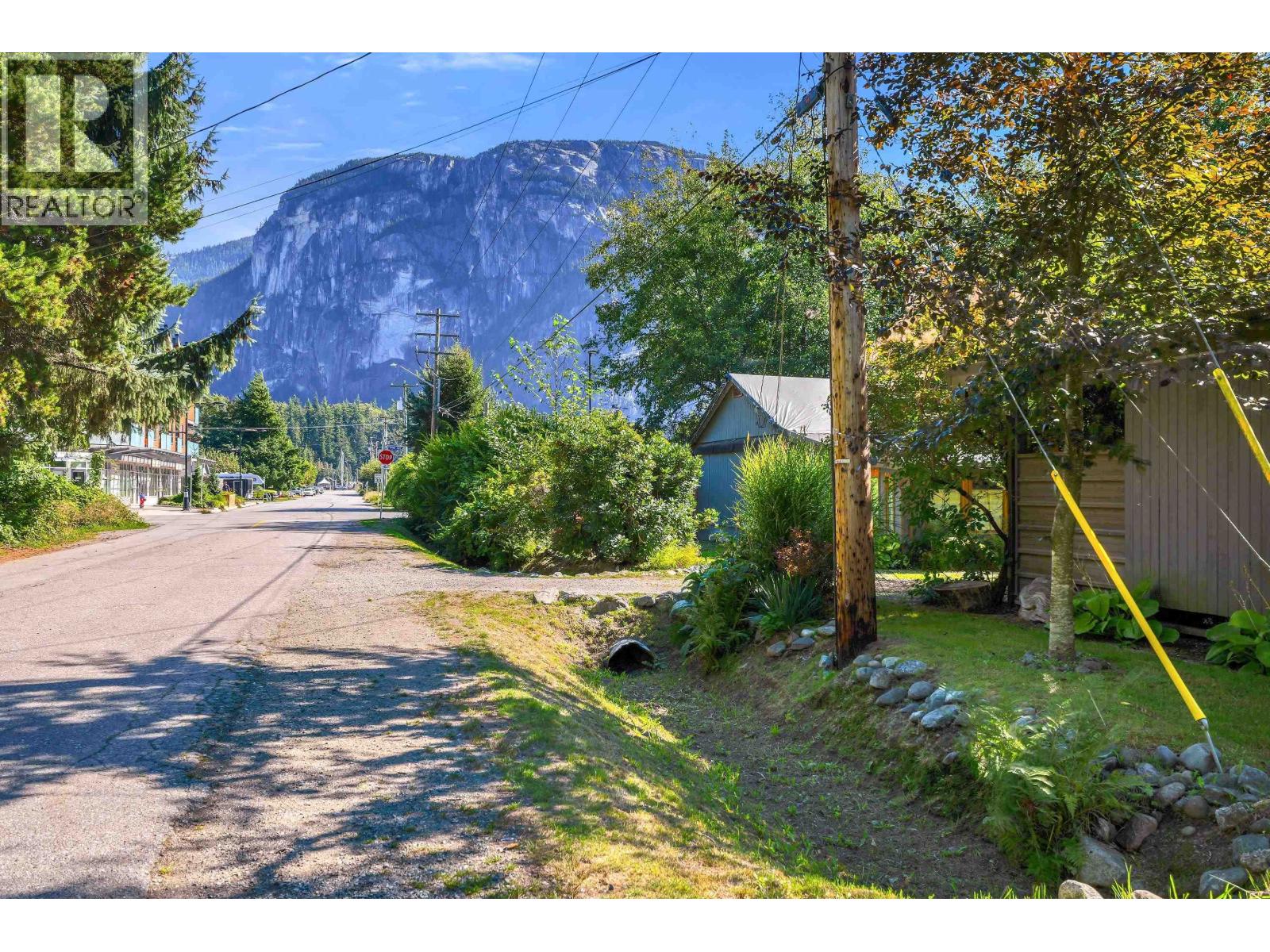 37791 THIRD AVENUE, Squamish