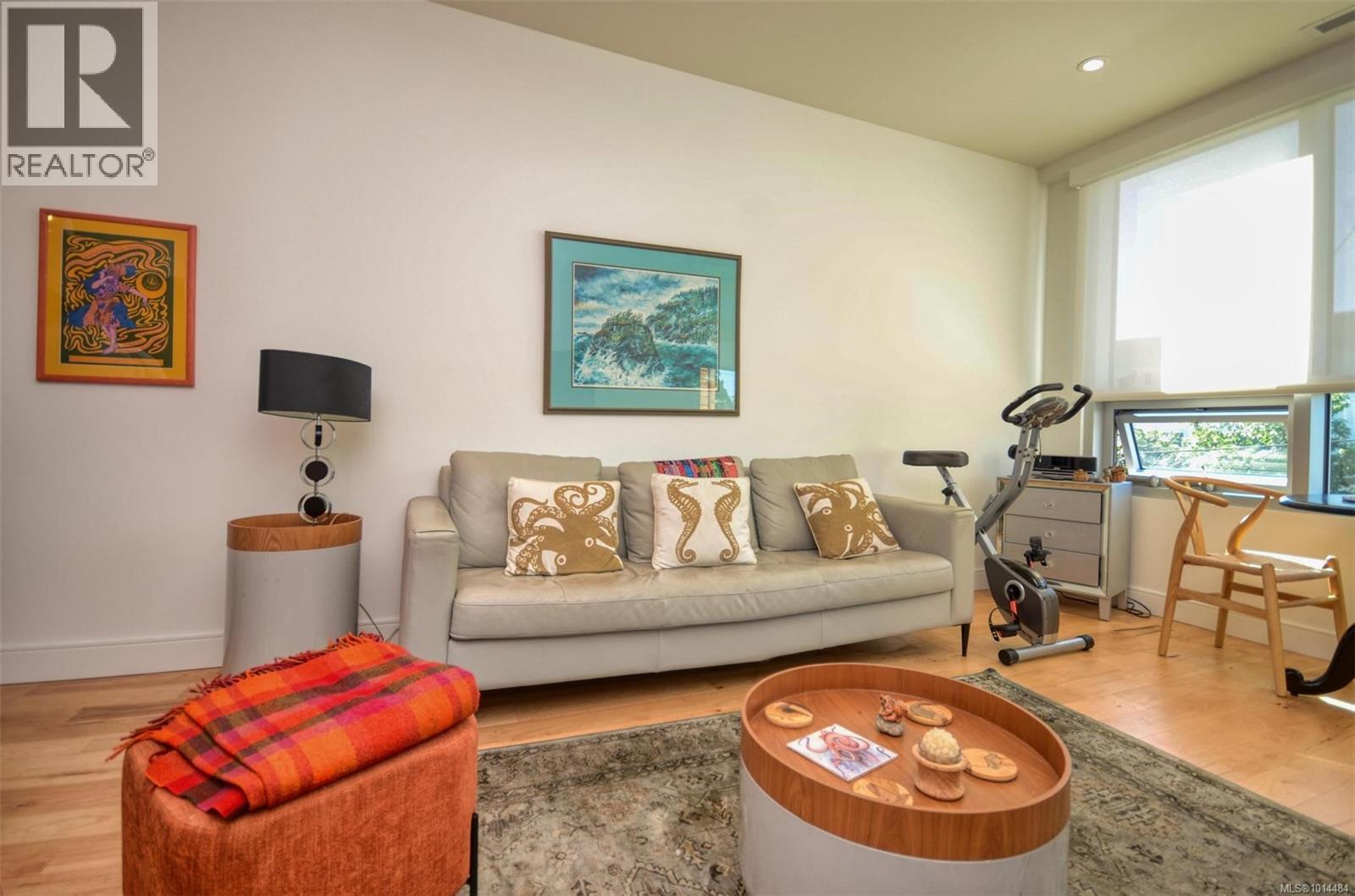 203 916 Lyall Street, Esquimalt