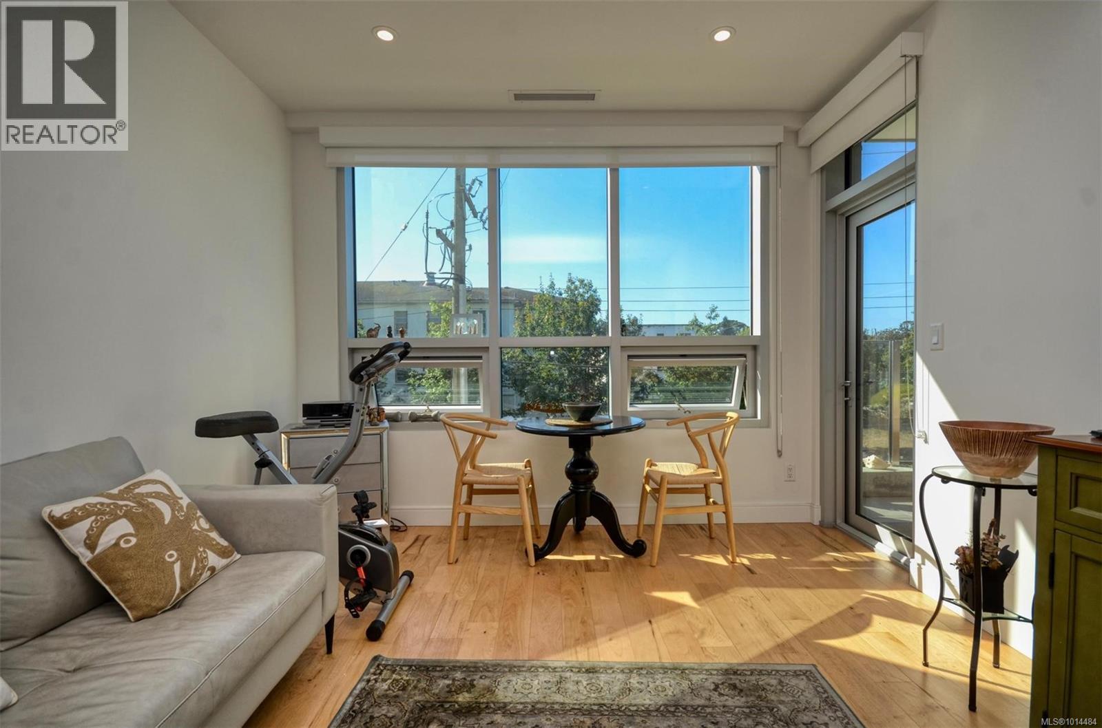 203 916 Lyall Street, Esquimalt