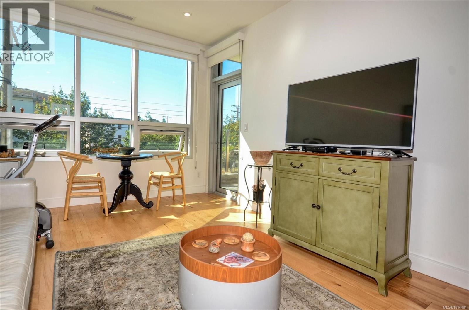 203 916 Lyall Street, Esquimalt