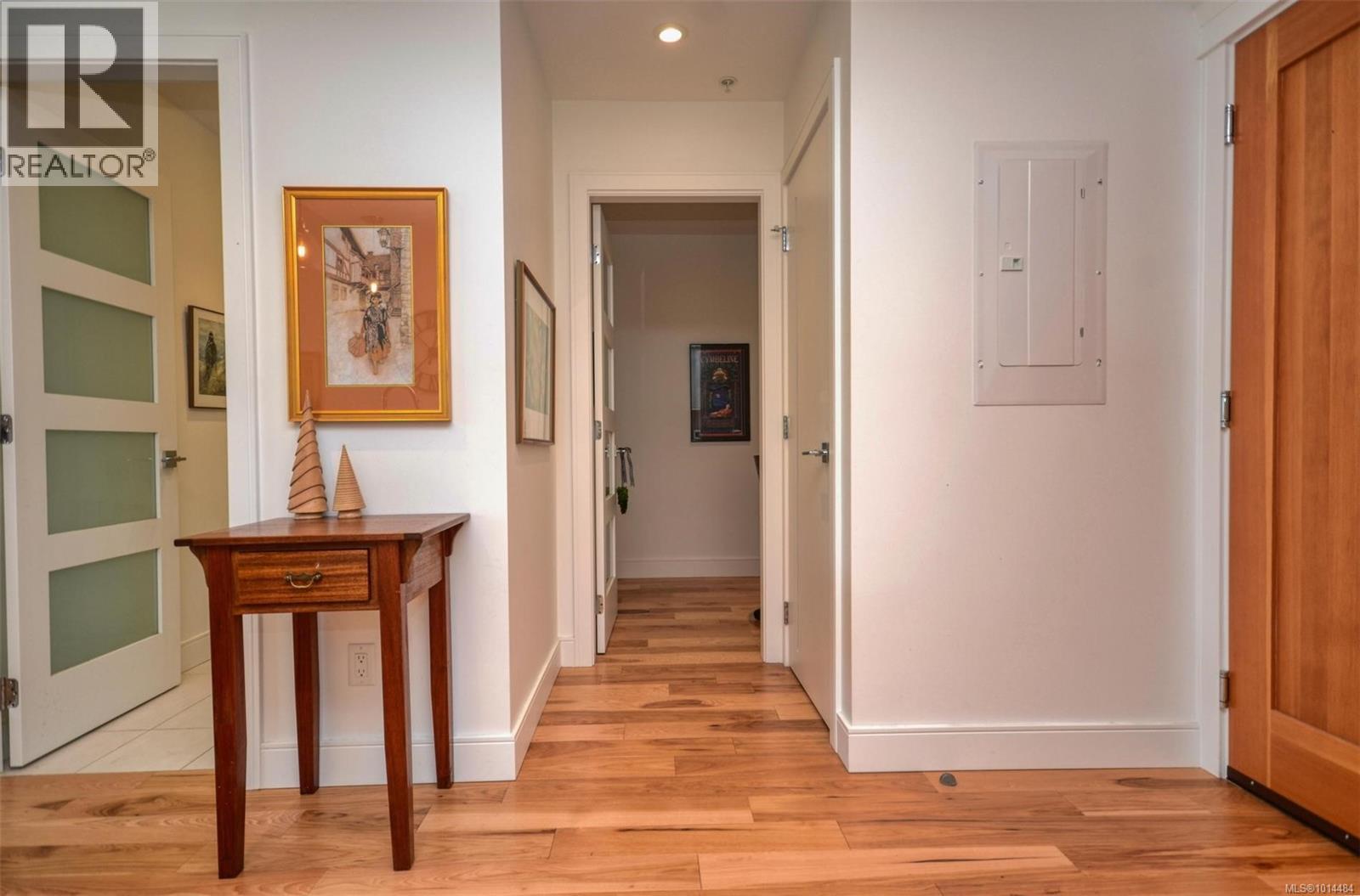 203 916 Lyall Street, Esquimalt