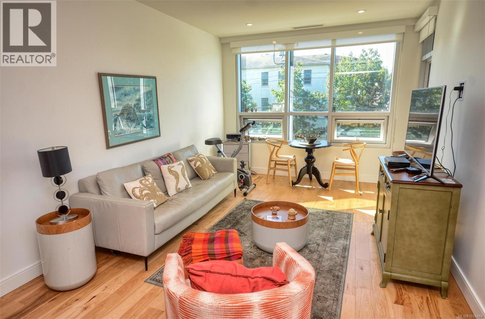 203 916 Lyall Street, Esquimalt