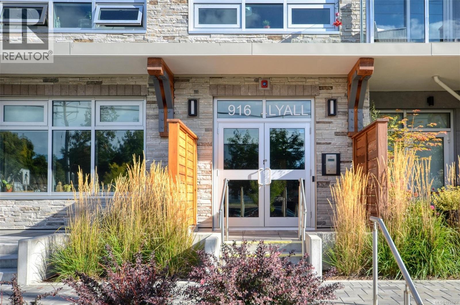 203 916 Lyall Street, Esquimalt
