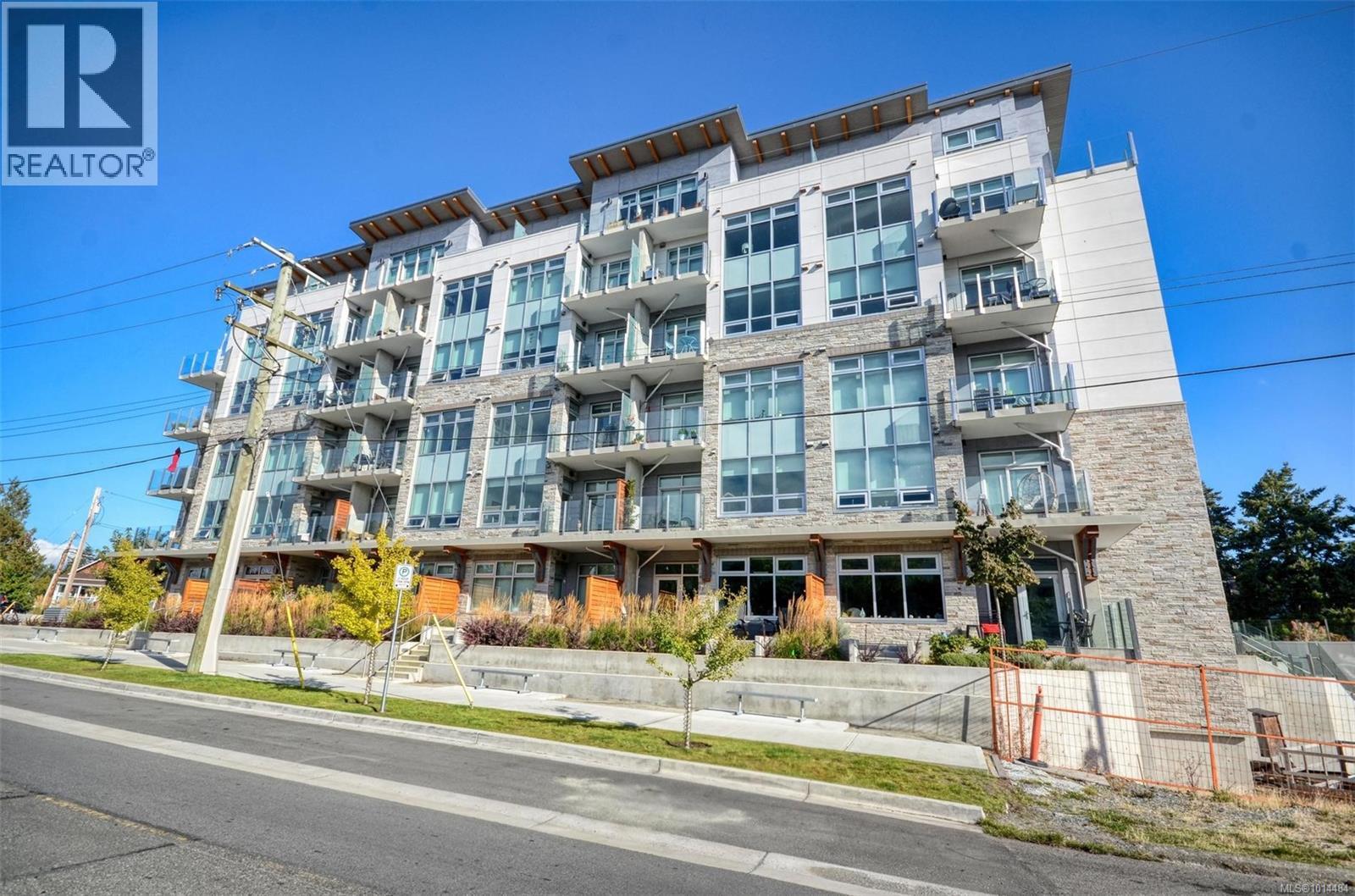 203 916 Lyall Street, Esquimalt