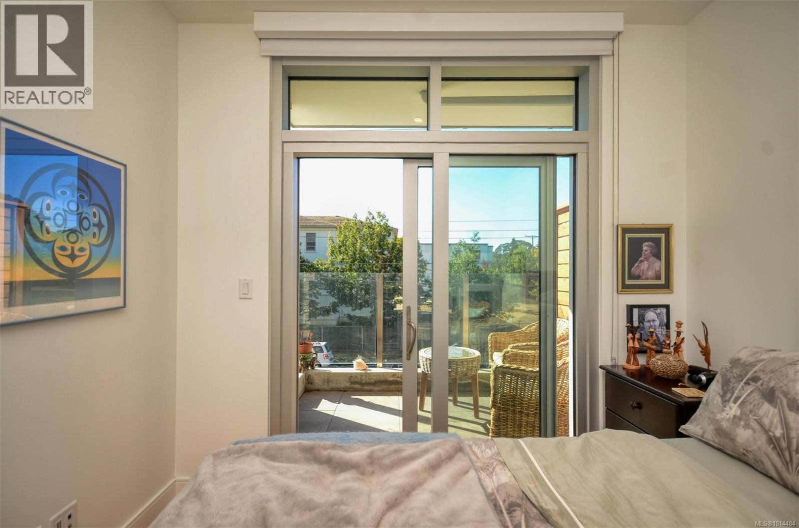 203 916 Lyall Street, Esquimalt
