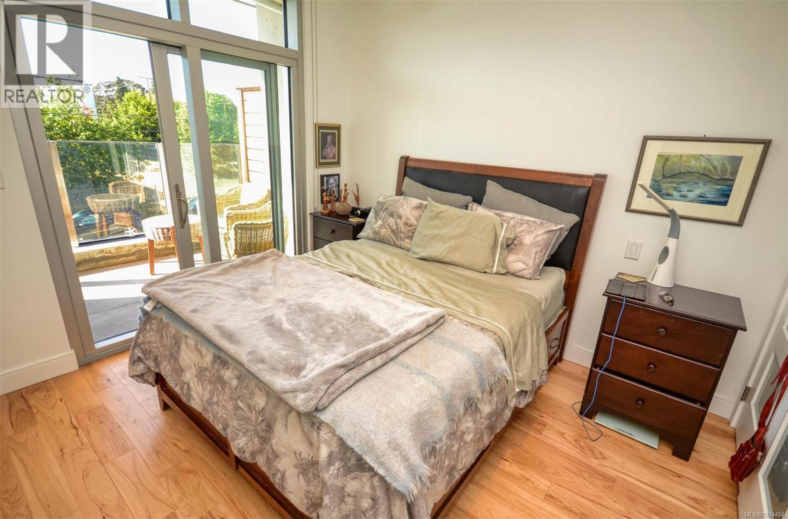 203 916 Lyall Street, Esquimalt