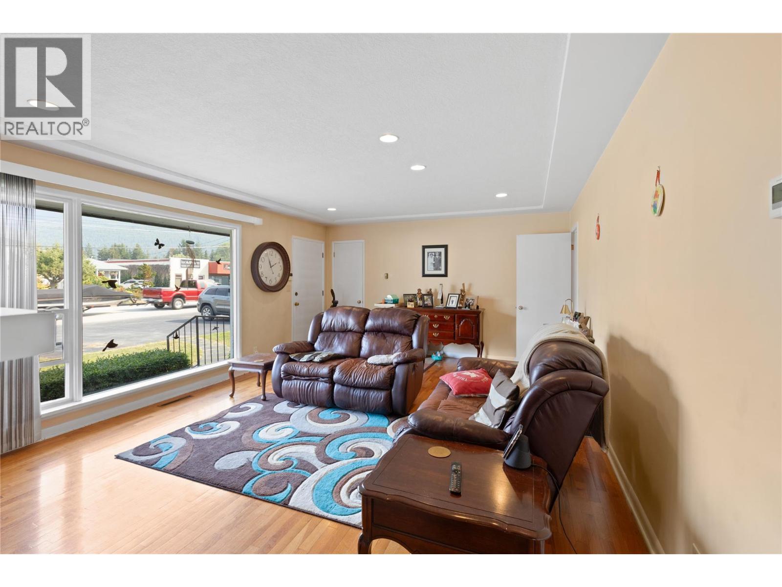 1230 Shuswap Avenue, Sicamous