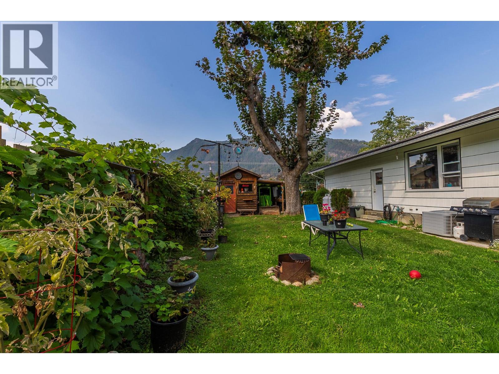 1230 Shuswap Avenue, Sicamous