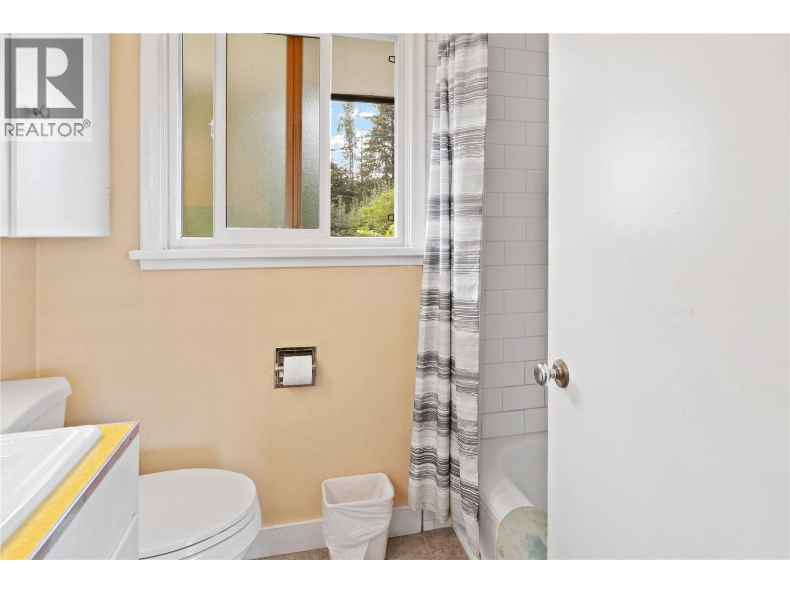 1230 Shuswap Avenue, Sicamous