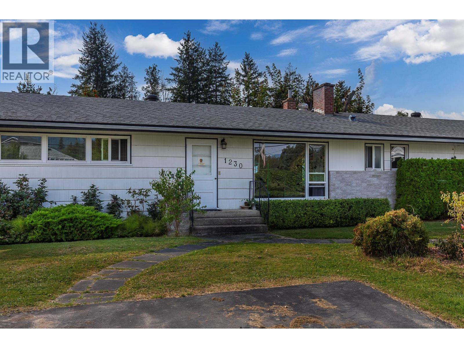 1230 Shuswap Avenue, Sicamous