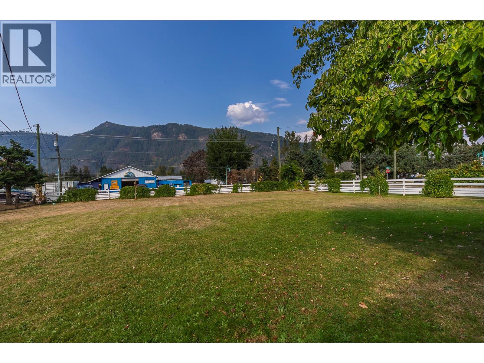 1230 Shuswap Avenue, Sicamous