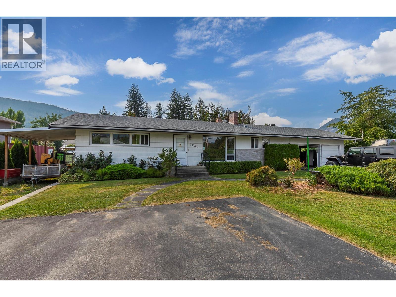 1230 Shuswap Avenue, Sicamous