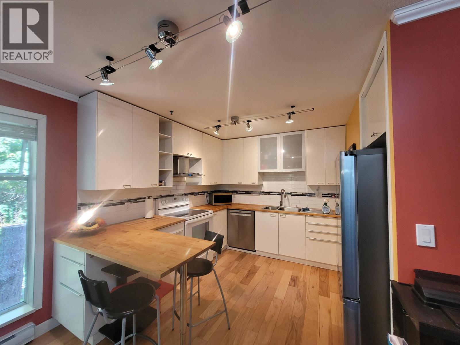 28 7345 SANDBORNE AVENUE, Burnaby