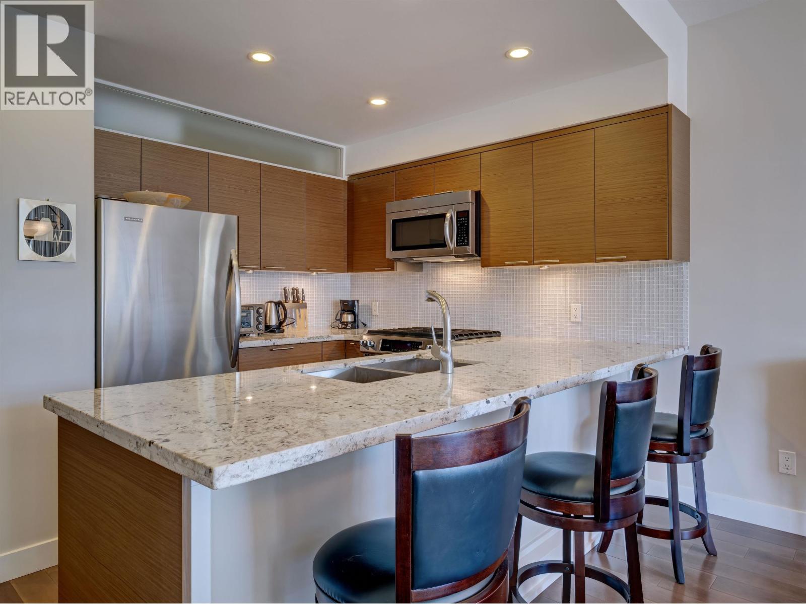 405 5725 TEREDO STREET, Sechelt
