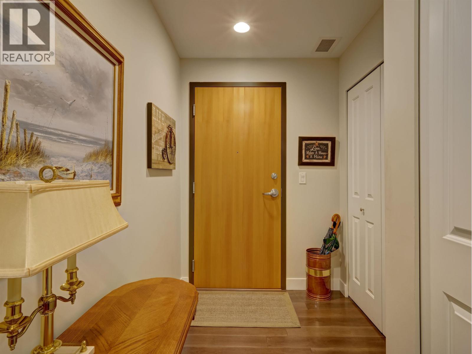 405 5725 TEREDO STREET, Sechelt