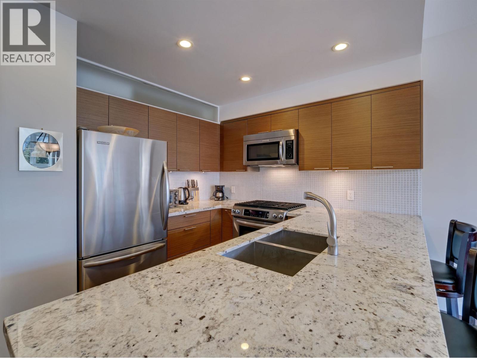 405 5725 TEREDO STREET, Sechelt