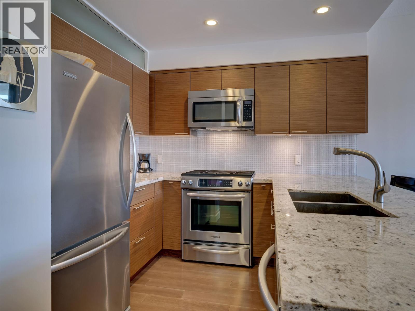 405 5725 TEREDO STREET, Sechelt