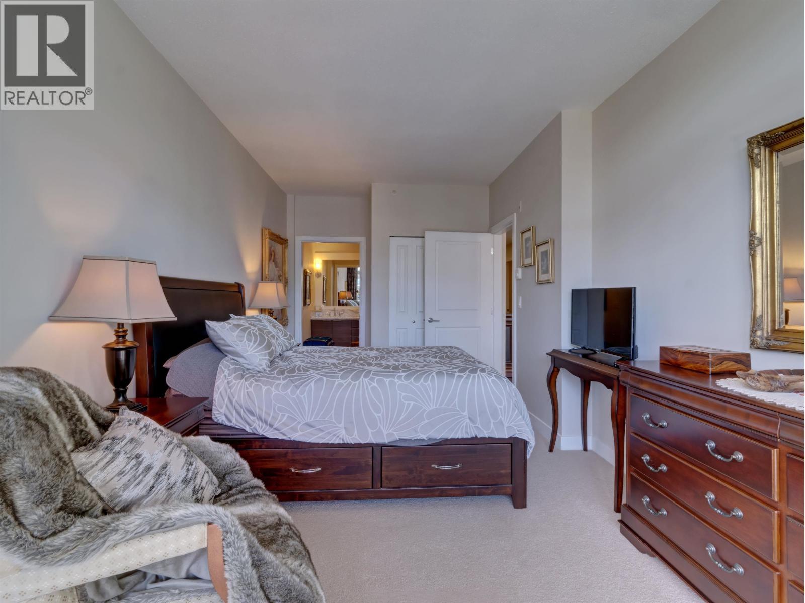 405 5725 TEREDO STREET, Sechelt