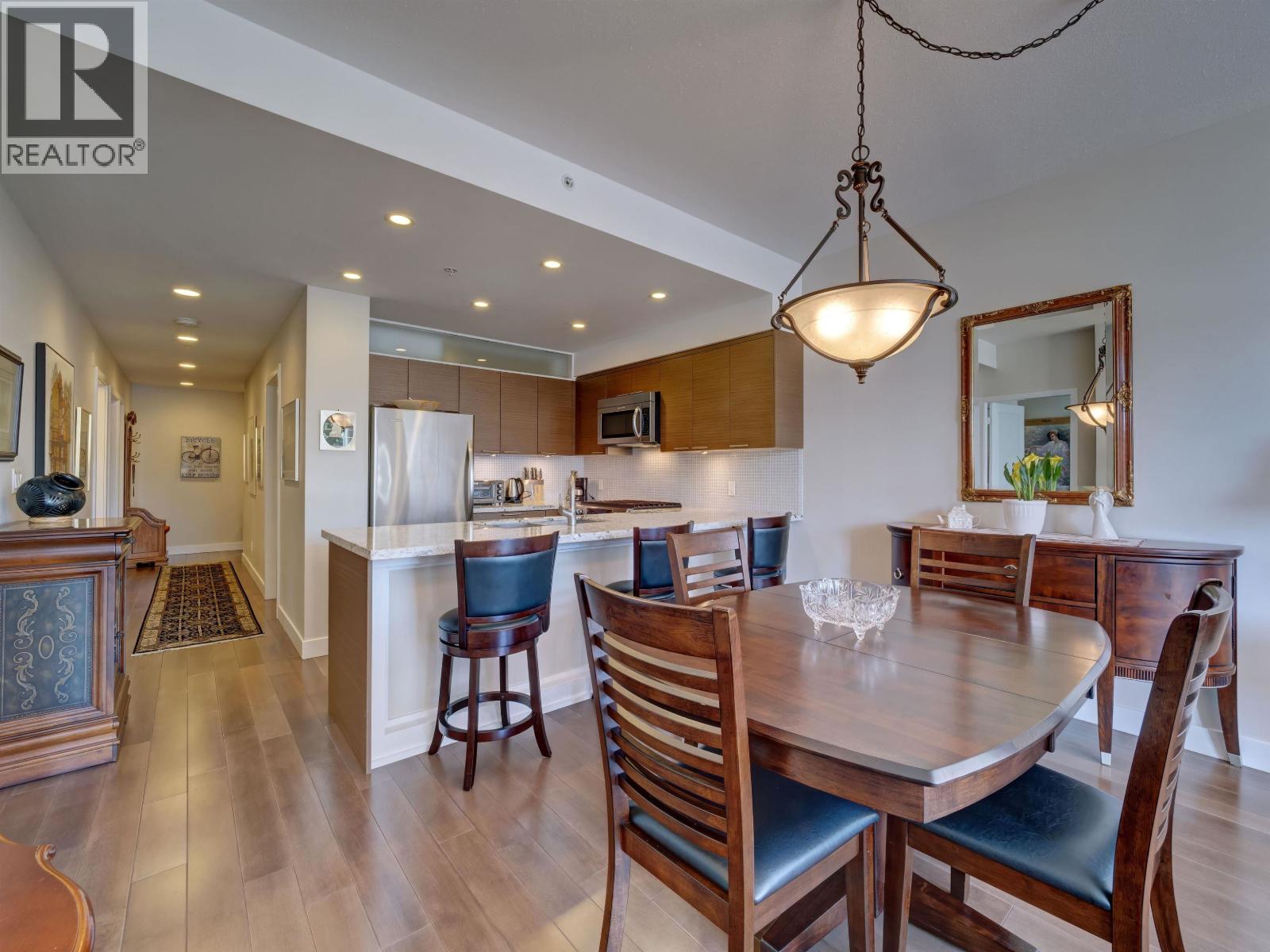 405 5725 TEREDO STREET, Sechelt