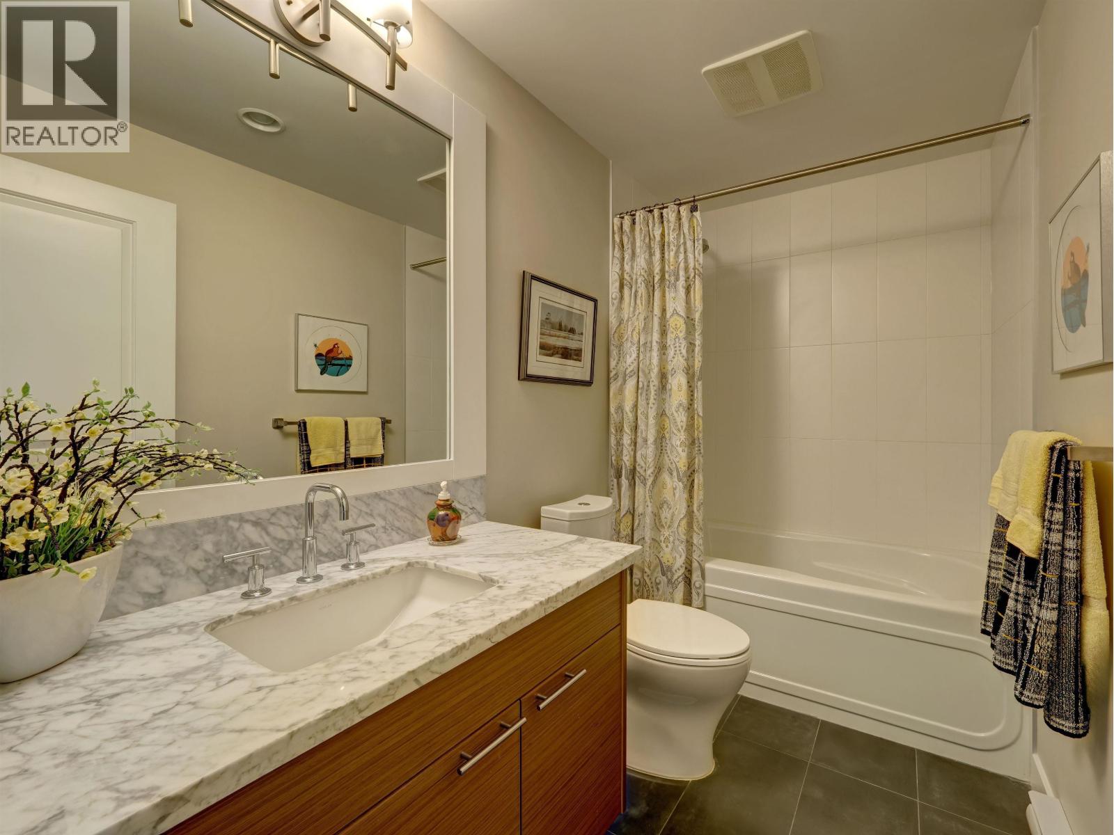 405 5725 TEREDO STREET, Sechelt