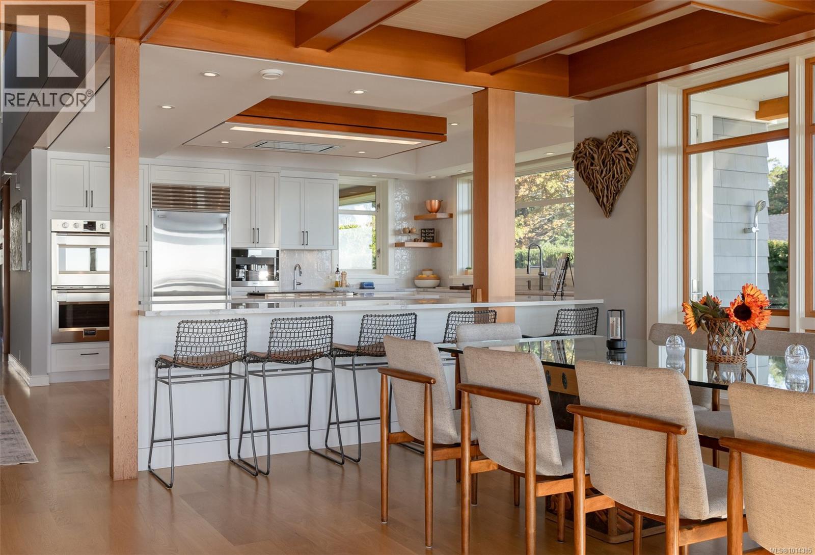  2072 Esplanade, Oak Bay