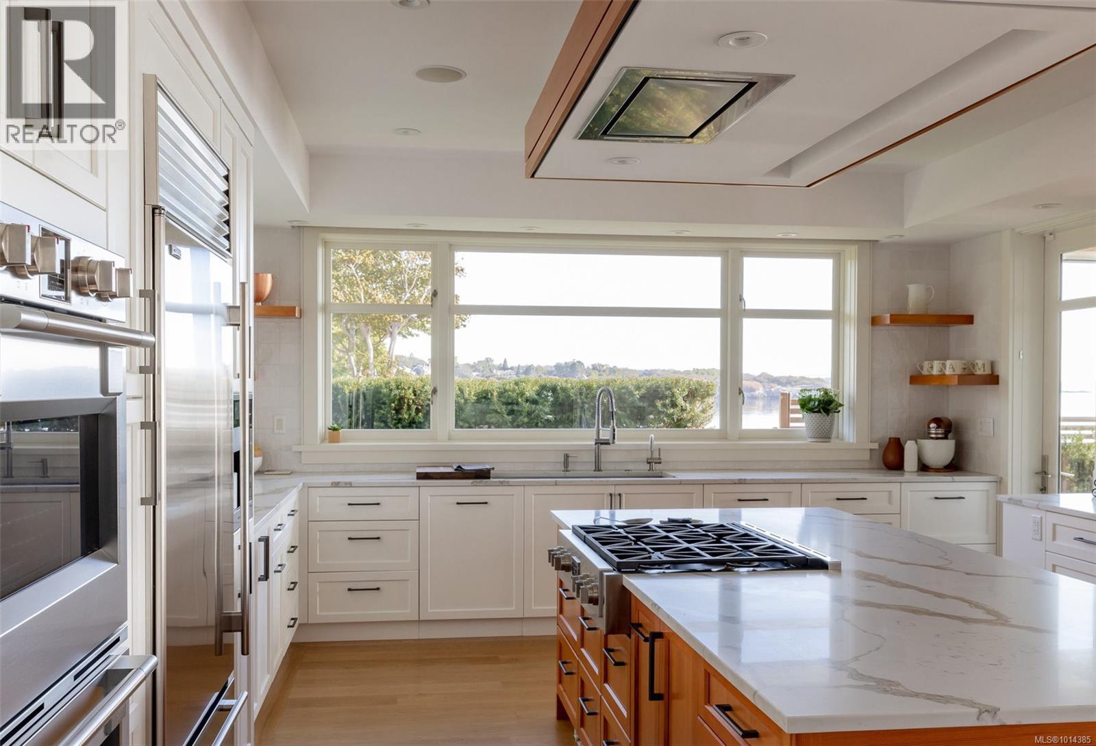 2072 Esplanade, Oak Bay