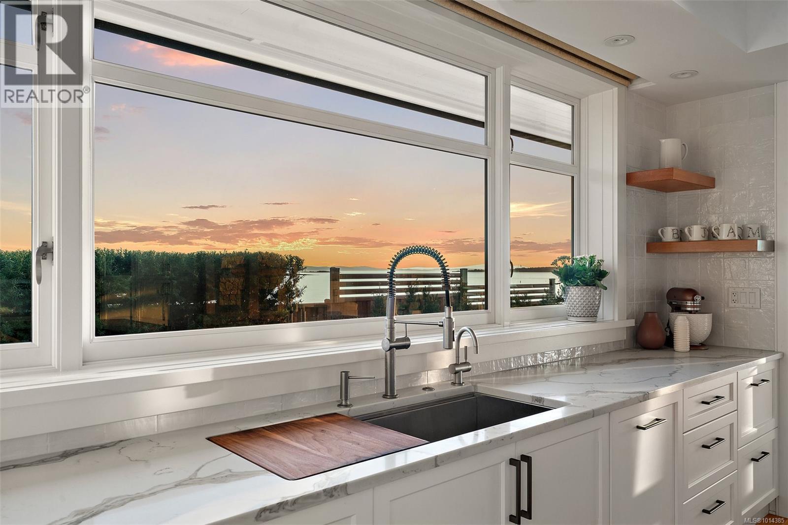  2072 Esplanade, Oak Bay