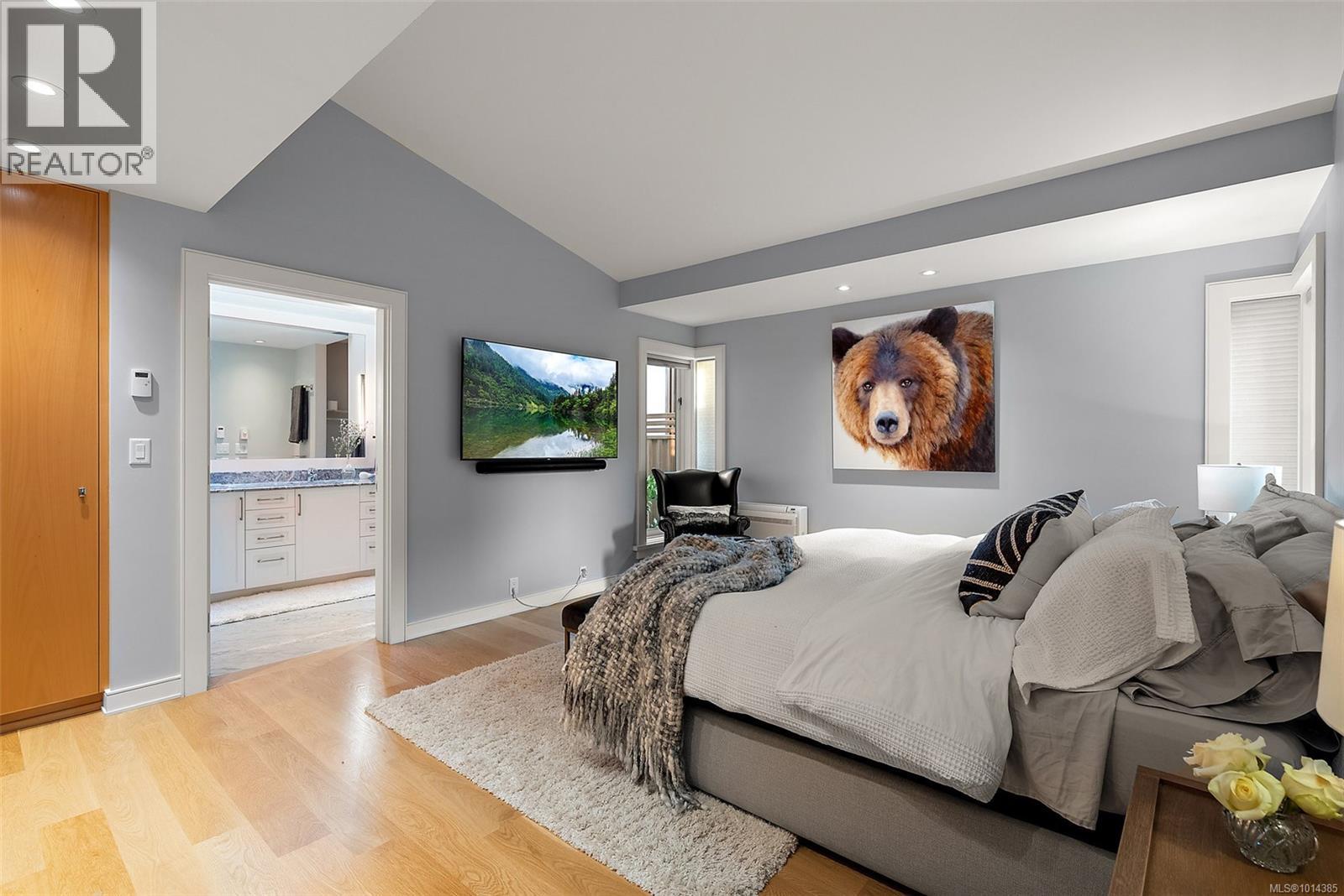  2072 Esplanade, Oak Bay
