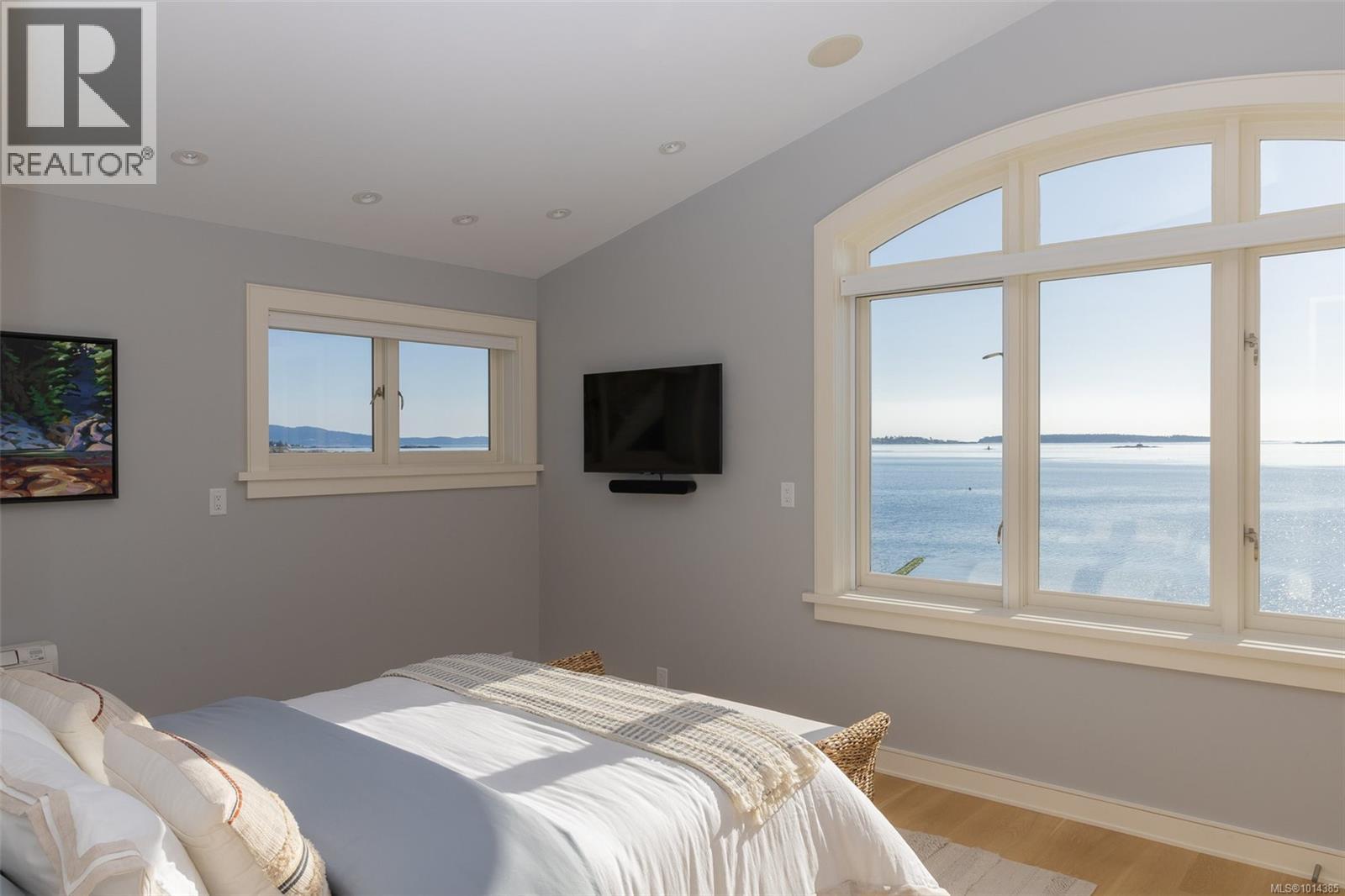  2072 Esplanade, Oak Bay