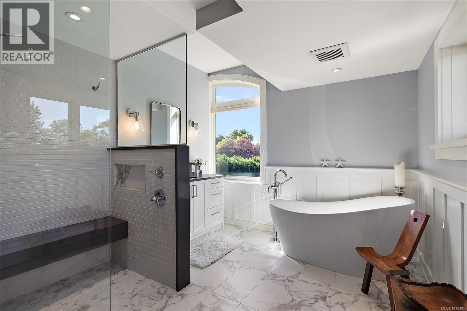  2072 Esplanade, Oak Bay