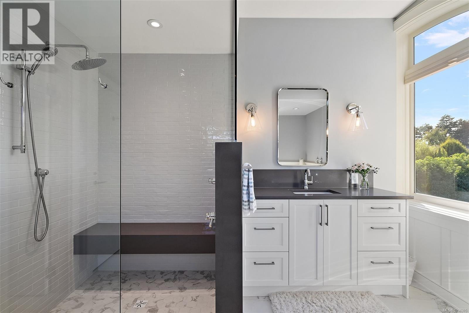  2072 Esplanade, Oak Bay