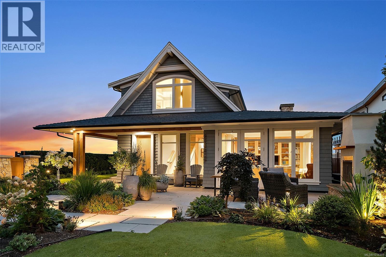  2072 Esplanade, Oak Bay